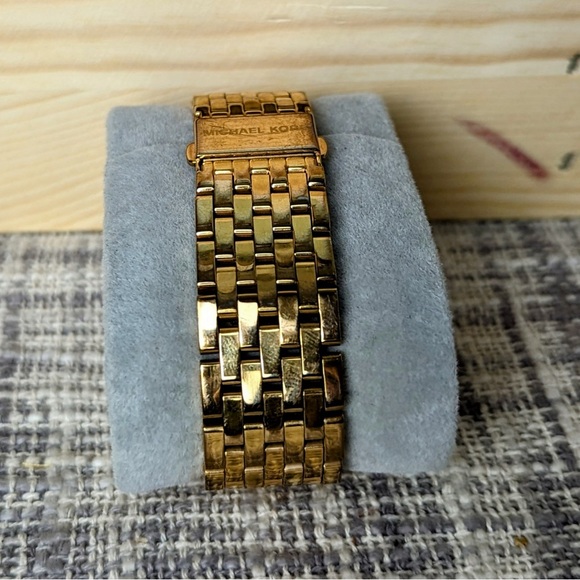 MK watch - Picture 3 of 5